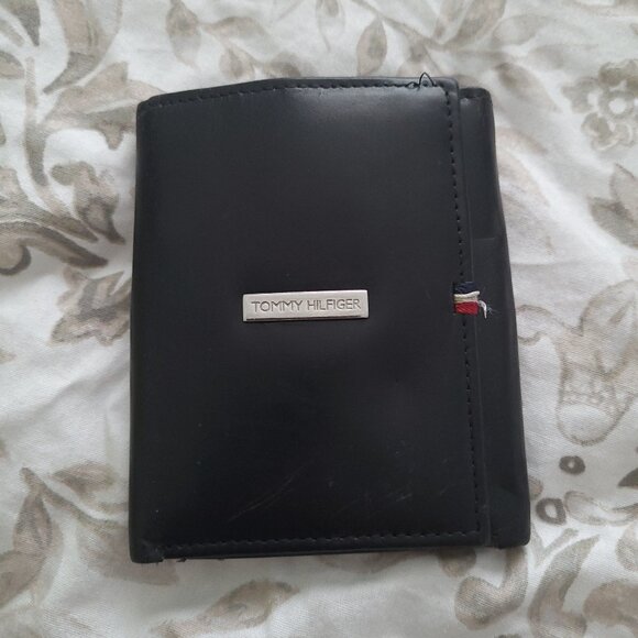 Tommy Hilfiger Wallet - Picture 1 of 5